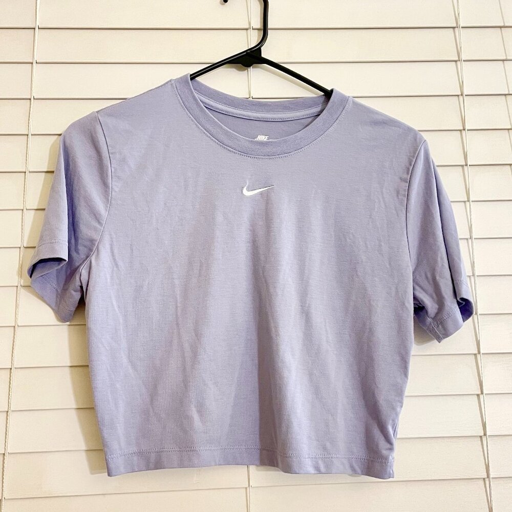 Nike Sportswear Women's Slim Cropped T-Shirt - size M